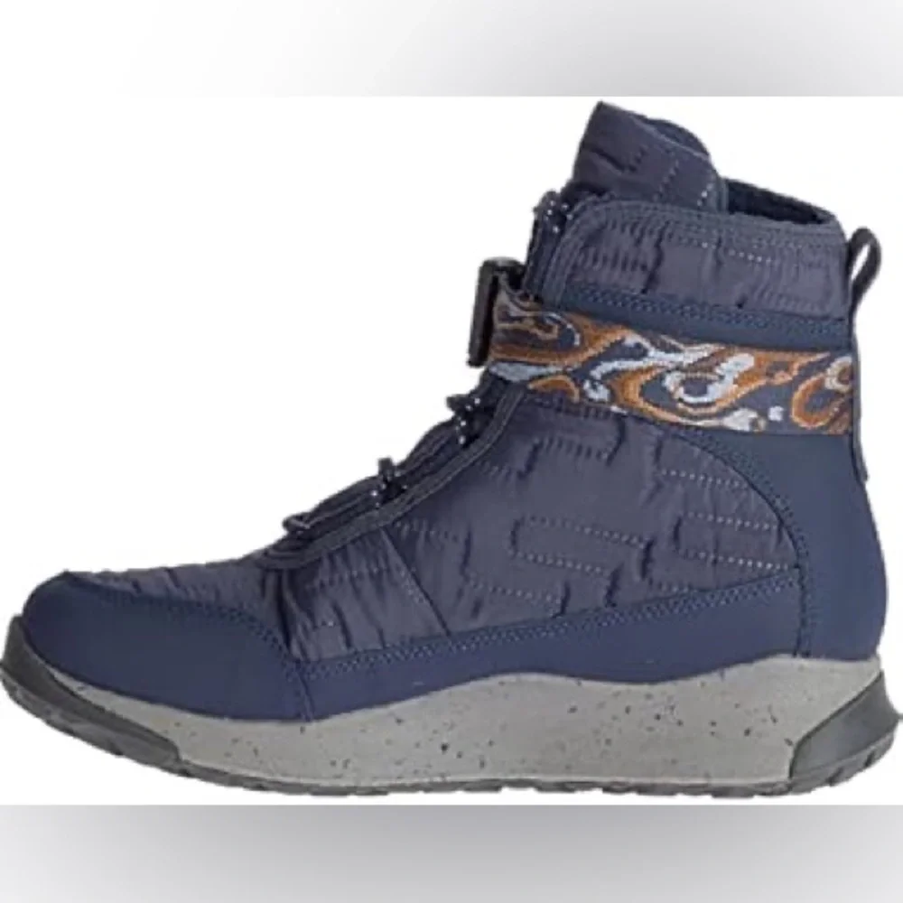 Chaco Borealis Quilt Waterproof Boots Navy Blue Quilted Insulated Winter Boot 6